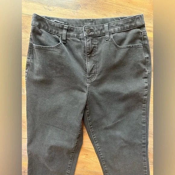 Talbots Sculpt Straight Leg Black Jeans Size 12 Classic Stretch Denim - Picture 3 of 7